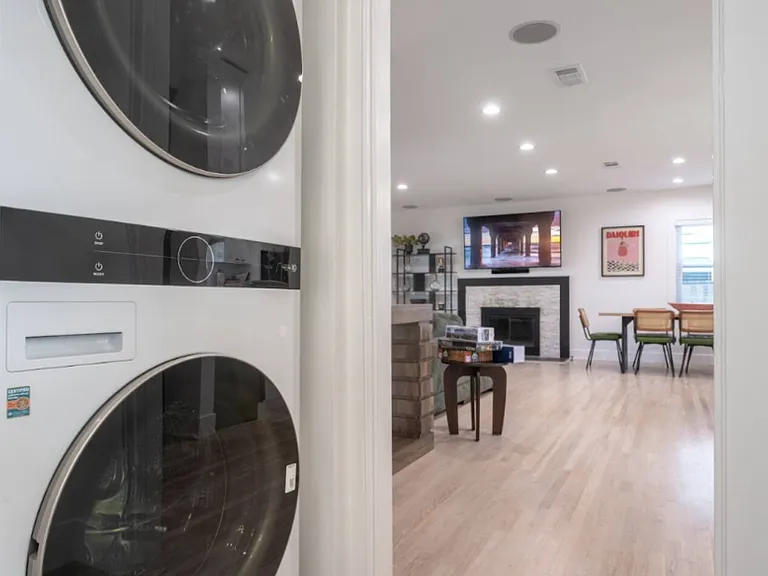 7106 Lasaine Ave — Photo 22