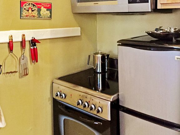 5th image of 929 Dumaine St APT 6