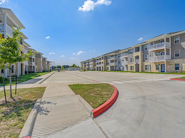 Summerdale Apartments — Photo 28