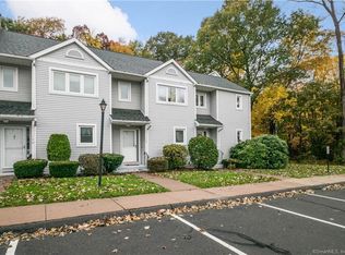 142 Oak Ridge Dr #142, Windsor Locks, CT 06096