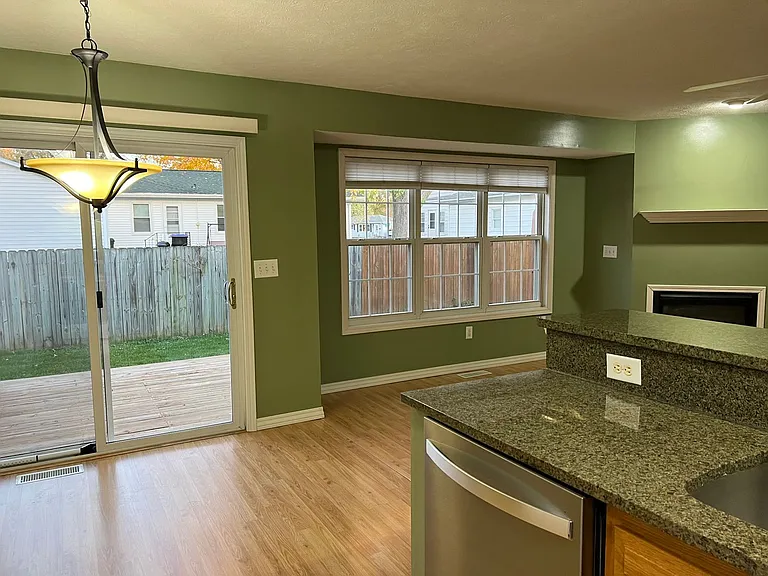 1034 Doral Dr — Photo 2