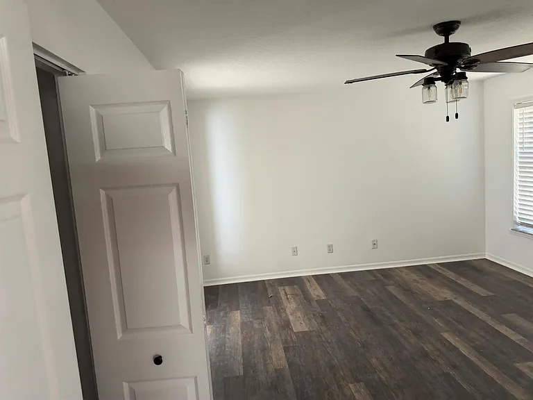 1874 SW Capehart Ave — Photo 15