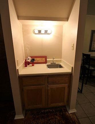 4th image of 1904 Dartmouth St APT Q2