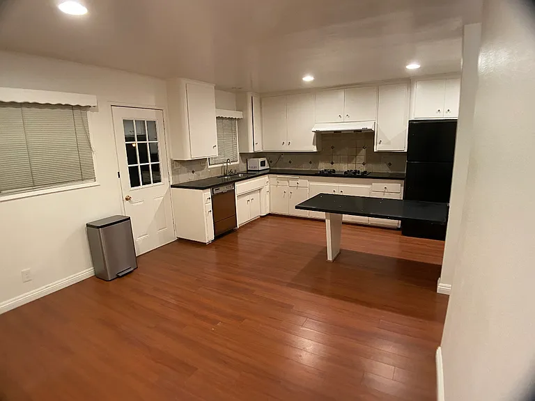 196 Barrett Dr — Photo 8
