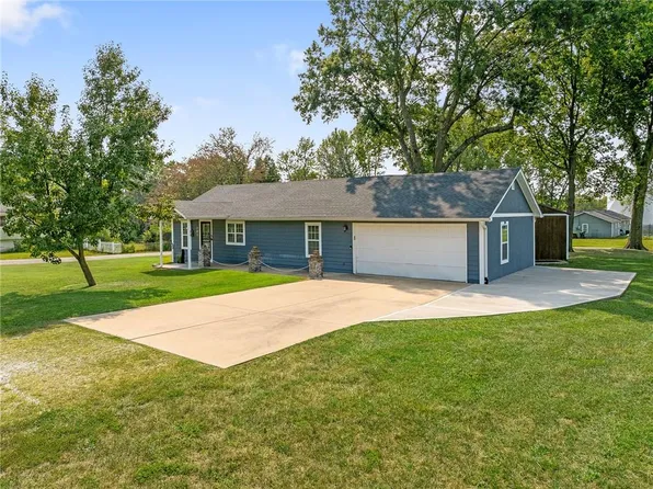 701 N Jefferson St, Spring Hill, KS 66083