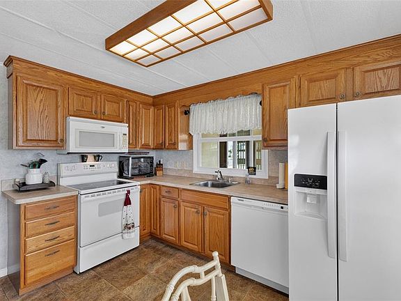5th image of 716 Sanchez Cir