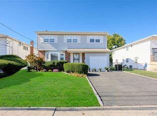 461 N Newbridge Rd, Levittown, NY 11756