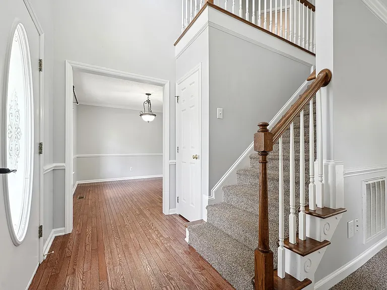 223 Wintergreen Dr — Photo 4