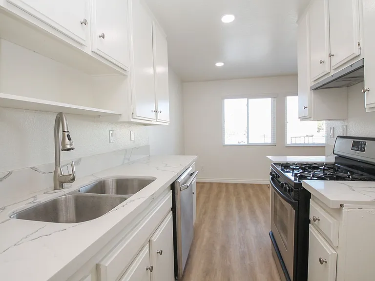 6745 Coldwater Canyon Ave — Photo 7