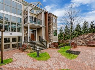 82 Franklin Pl, Summit, NJ 07901