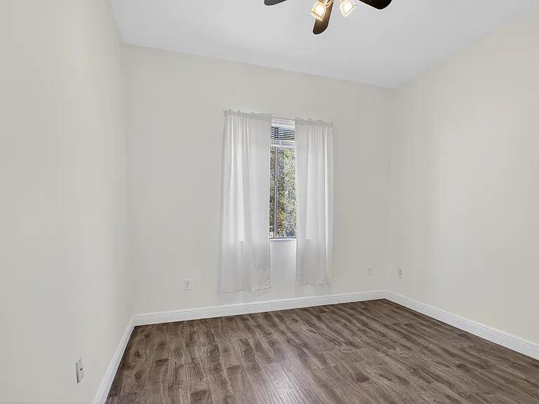 2515 Venetian Ct — Photo 28