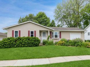 197 Schnoebelen St, Riverside, IA 52327