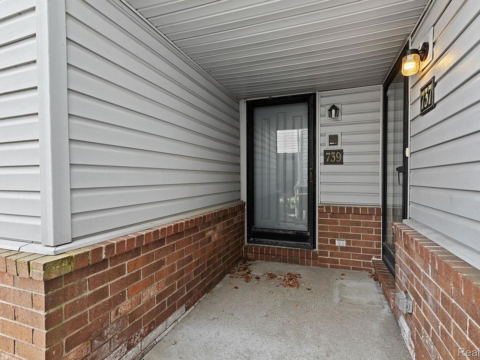 1st image of 739 Claire Pointe Ct W