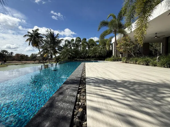 The Isles Dorado Bch E #3, Dorado, PR 00646