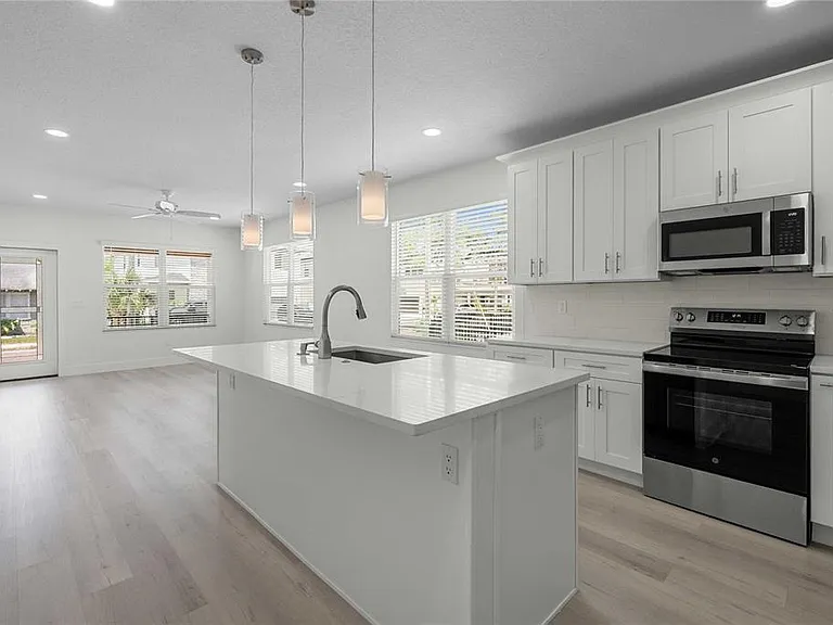 2203 N Blvd — Photo 15