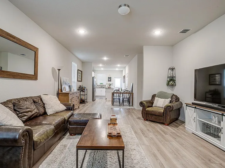 8144 Branch Hollow Trl — Photo 5