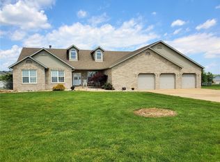 9801 Beacon St, Saint Jacob, IL 62281