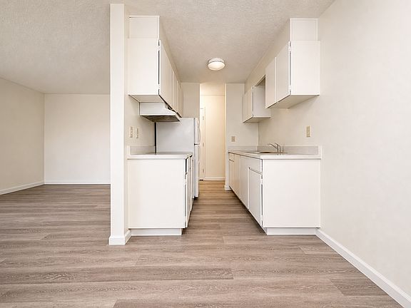 5th image of 2540 College Ave APT 101
