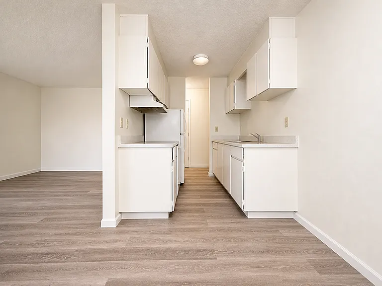 2540 College Ave — Photo 5