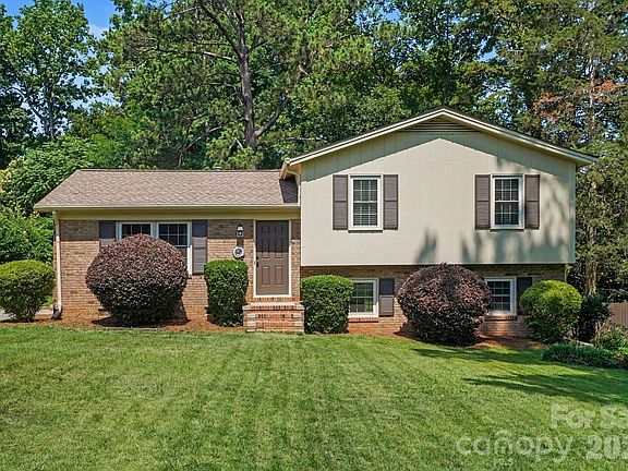 2nd image of 1821 Huntington Pl