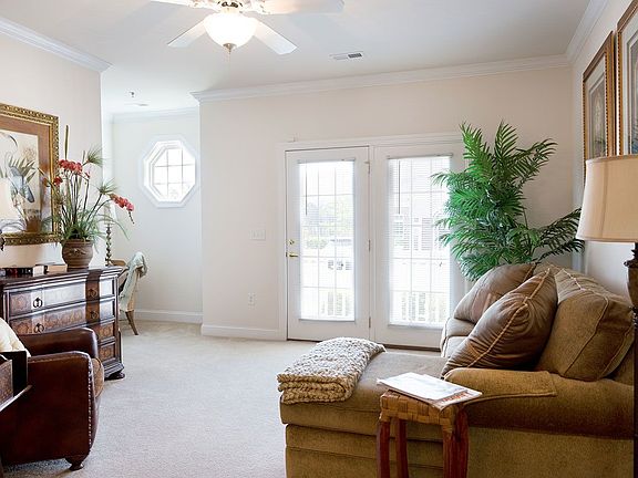 4th image of 2118 Silvercrest Dr #2006B