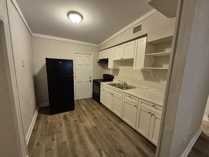 3 bed, 1.0 bath, 852 sqft, $1,225 — Photo 4