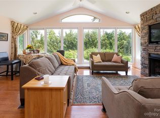 7 Wagon Rd, Asheville, NC 28805