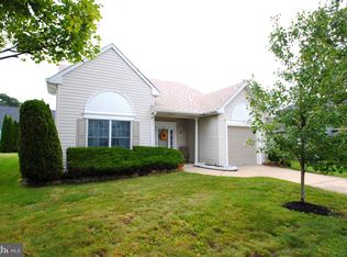 74 Cottage Ln E, Columbus, NJ 08022