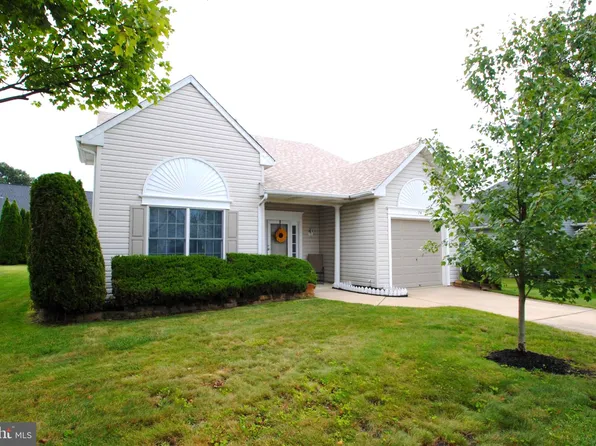 74 Cottage Ln E, Columbus, NJ 08022