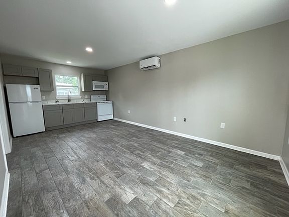 3rd image of 245 Magnolia St #B