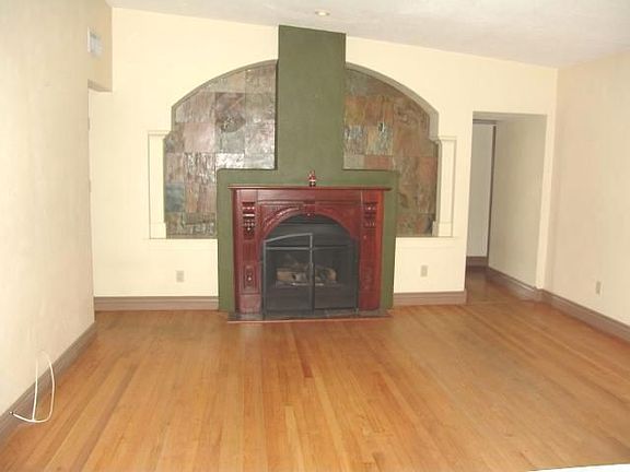 4th image of 1103 Carlson Dr