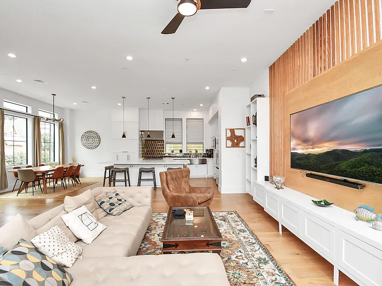 2303 Yupon St — Photo 17