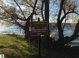 7907 S Bingham Rdg, Traverse City, MI 49684