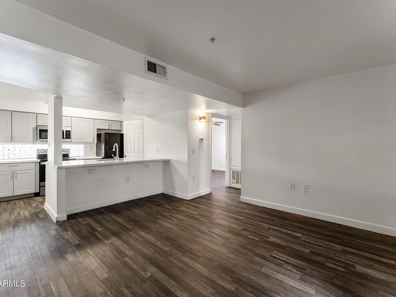 3 bed, 2.0 bath, 1067 sqft, $1,499 — Photo 2