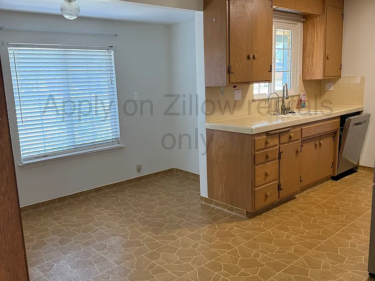 5116 Troy Ave — Photo 5