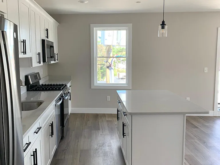 27 Franklin St #201 — Photo 5