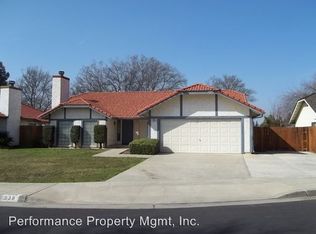 938 Filbert Ave, Clovis, CA 93611