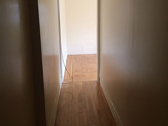 4th image of 4055 Carpenter Ave APT 5E