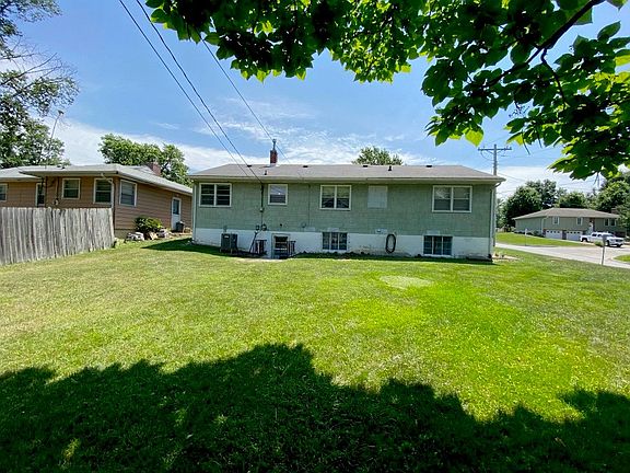 4th image of 300 Hillcrest St
