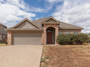 810 Navajo Trl, Mc Gregor, TX 76657