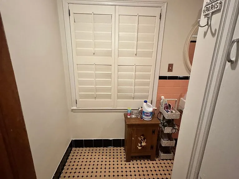 906 Crescent Cir — Photo 57