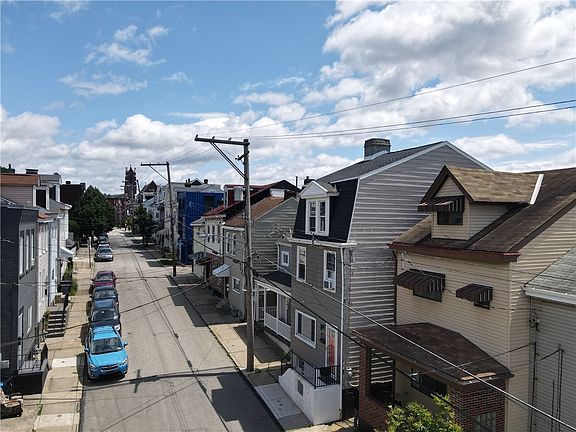 2nd image of 425 Pearl St