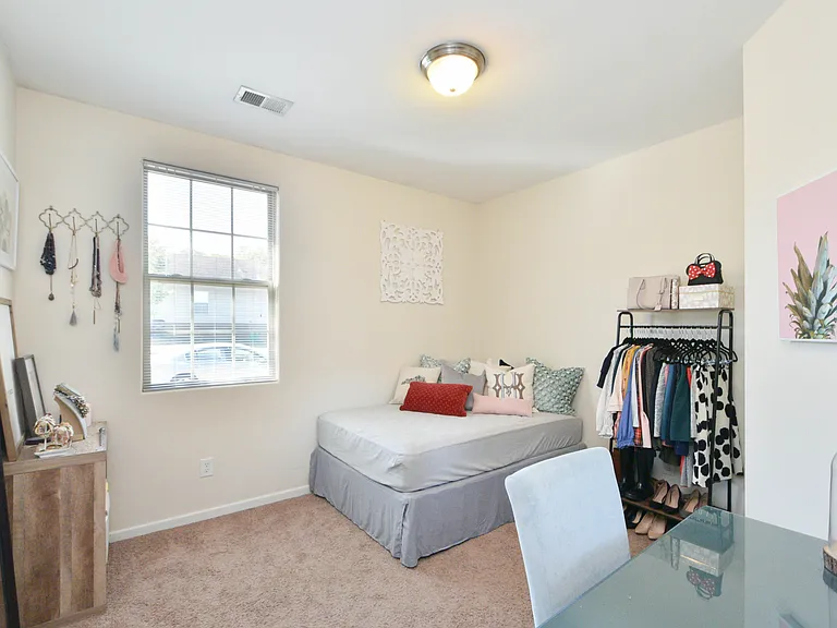 2537 Sun Seeker Ct — Photo 16
