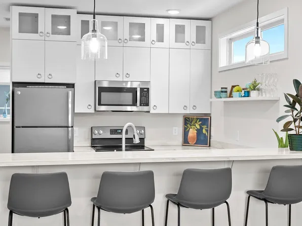 918 W Front St #6, Traverse City, MI 49684