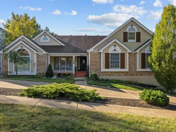720 Carman Oaks Ct, Ballwin, MO 63021