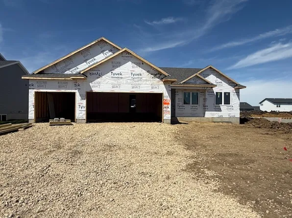 2813 Autumn Woods Dr, Cedar Falls, IA 50613
