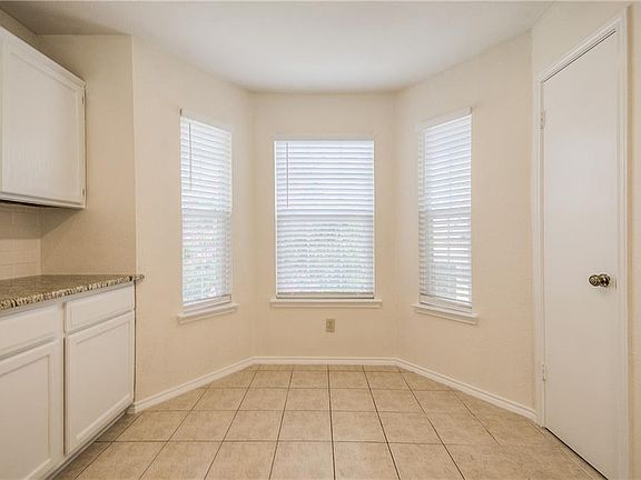 5th image of 782 Eiffel Dr