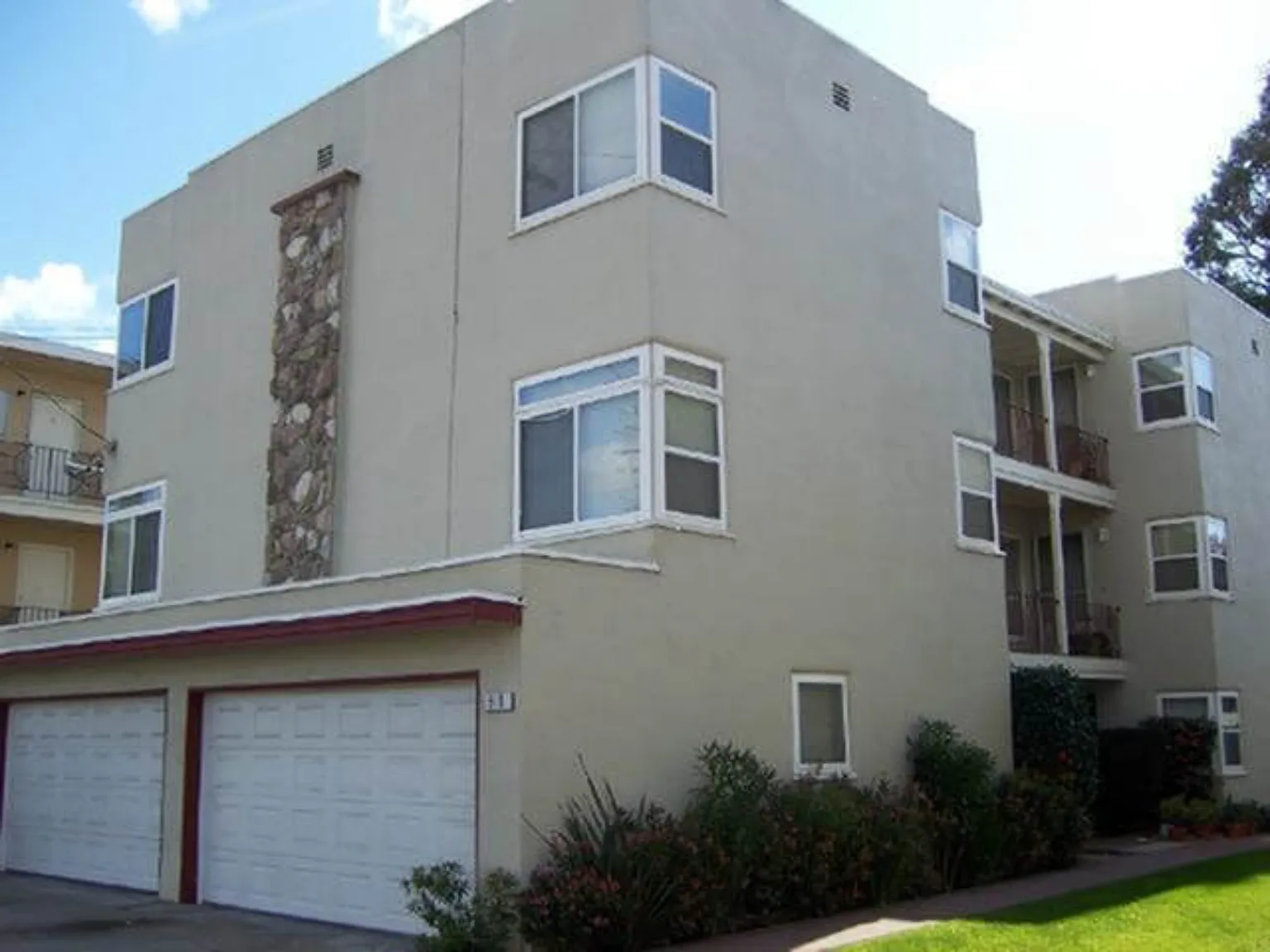 519 Bancroft Ave — Photo 2