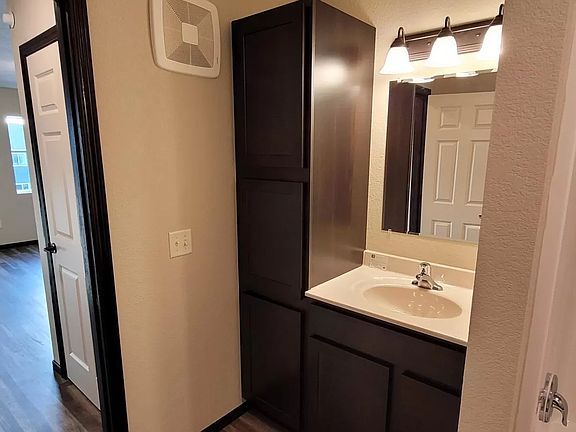 5th image of 711 Mickelson Dr #3