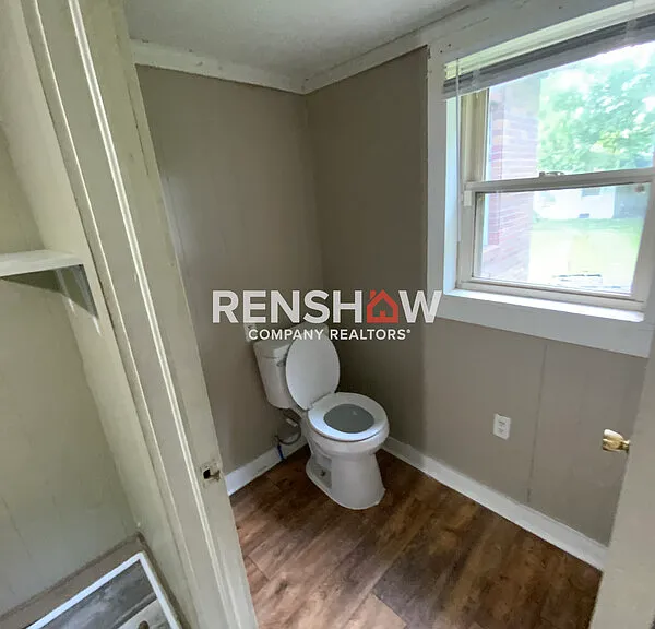 525 Baxter St — Photo 17